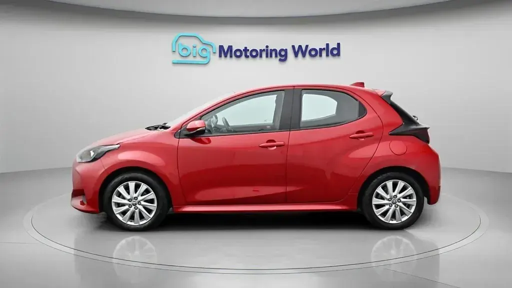 Second-hand Toyota Yaris Hybrid 116 CP (85 kW) 2022 Roșu Hatchback