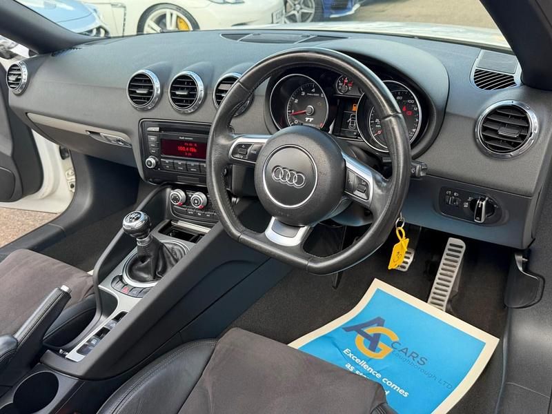 Used Audi TT Roadster Sport 160 HP (117 kW) 2013 White Cabriolet