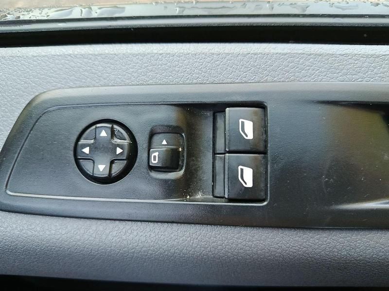 Image 3/4