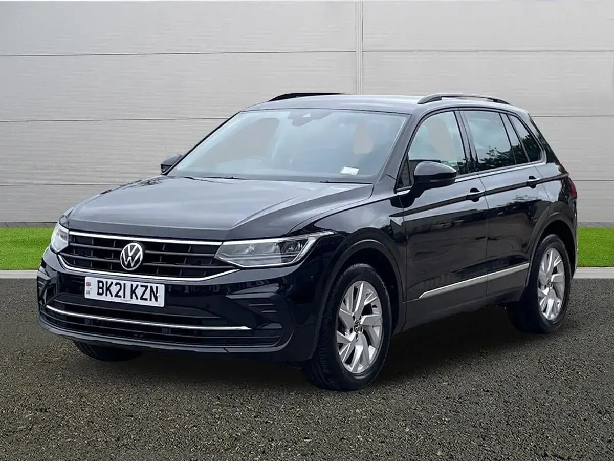 Usado VW Tiguan Life 150 HP (110 kW) 2021 Preto SUV