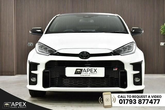 Begagnad Toyota Yaris 261 HK (191 kW) 2021 Vit Halvkombi