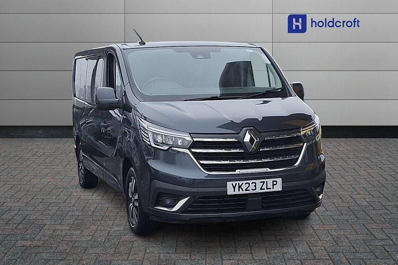 Begagnad Renault Trafic 170 HK (125 kW) 2023 Grå Minibuss