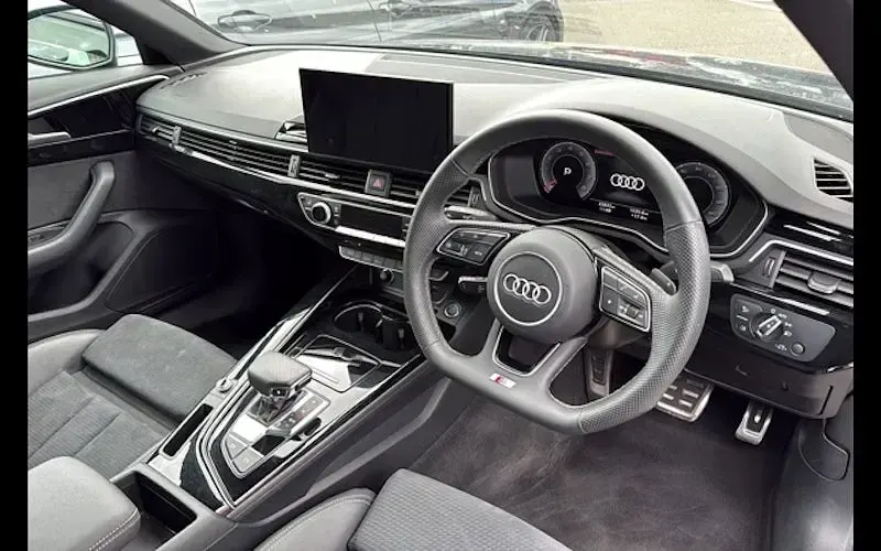 Used Audi A4 Black Edition 150 HP (110 kW) 2024 Blue Sedan
