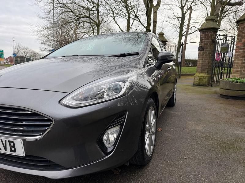 Used Ford Fiesta Titanium 100 HP (73 kW) 2018 Grey Hatchback