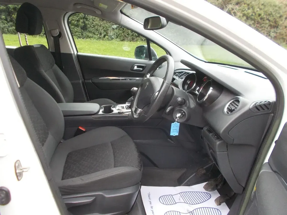 Used Peugeot 3008 Active 115 HP (84 kW) 2014 White Estate