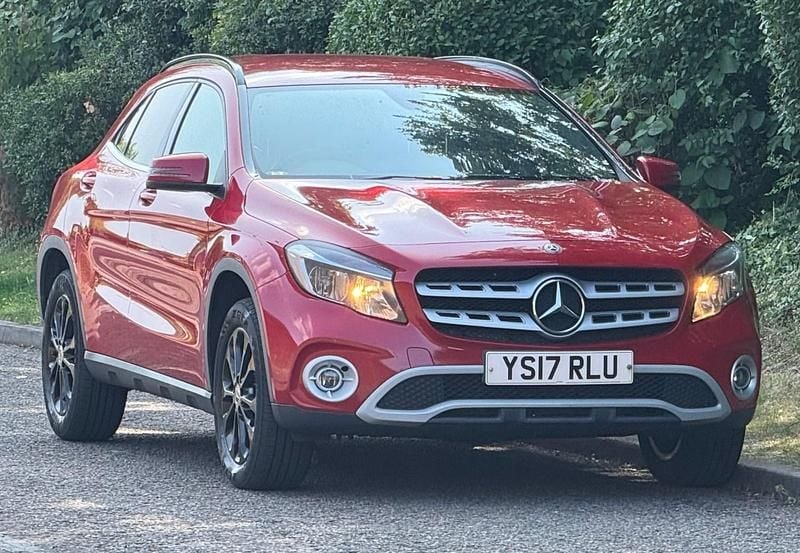 Red Used 2017 Mercedes GLA200 SE SUV | £9,475 (Super price) - Image 1/4