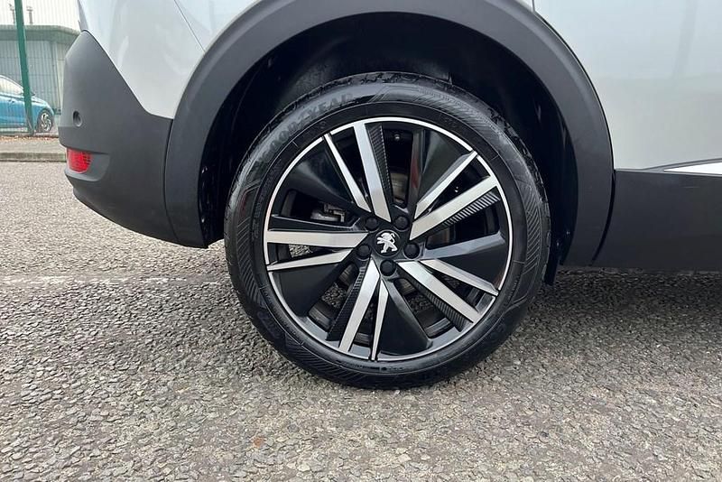 Used Peugeot 5008 Premium 129 HP (94 kW) 2023 White SUV