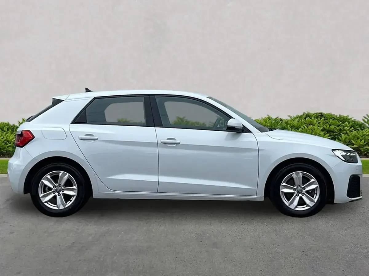 Begagnad Audi A1 Premium 116 HK (85 kW) 2019 Vit SUV