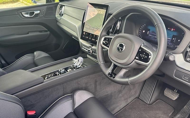 Used Volvo XC60 Plus 250 HP (183 kW) 2025 Black SUV