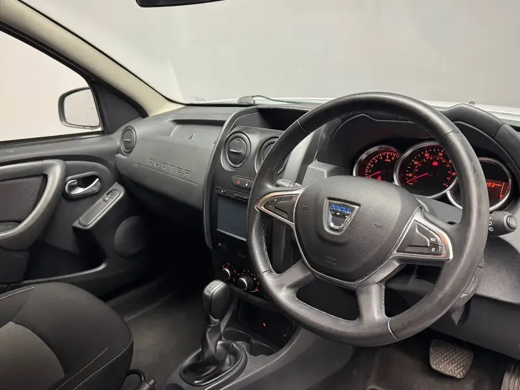 Used Dacia Duster Lauréate 110 HP (80 kW) 2018 White SUV