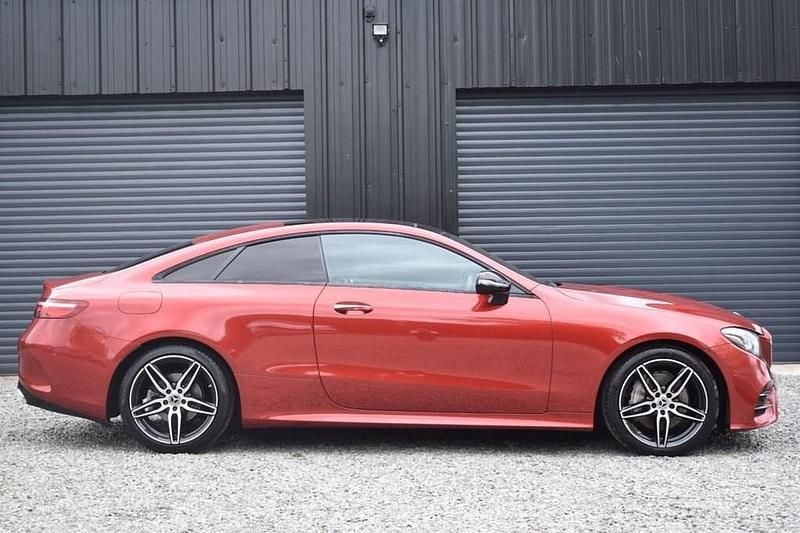 Begagnad Mercedes E220 AMG line 2017 Röd Sportkupé