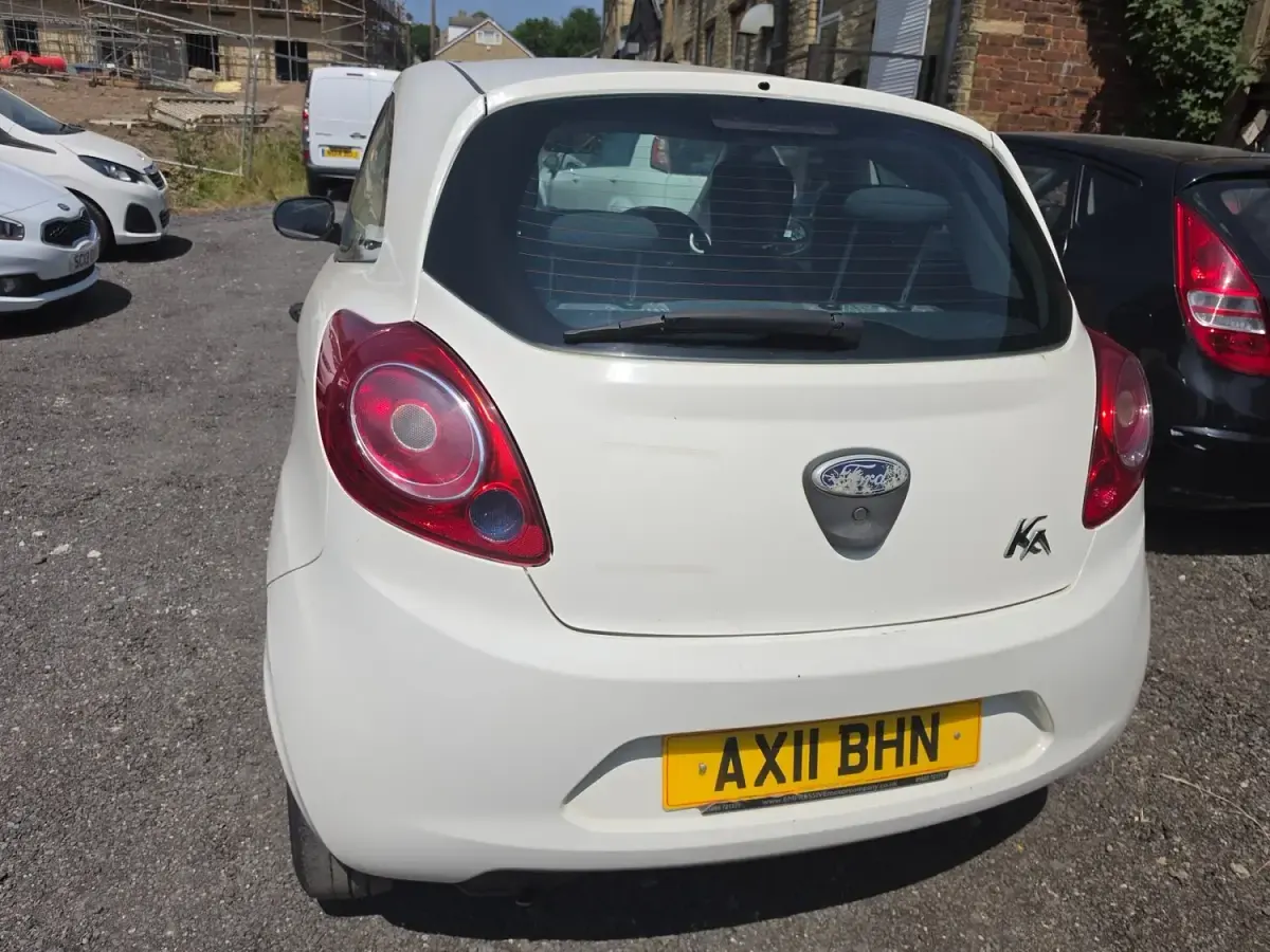 Used Ford Ka Studio 69 HP (50 kW) 2011 White Hatchback