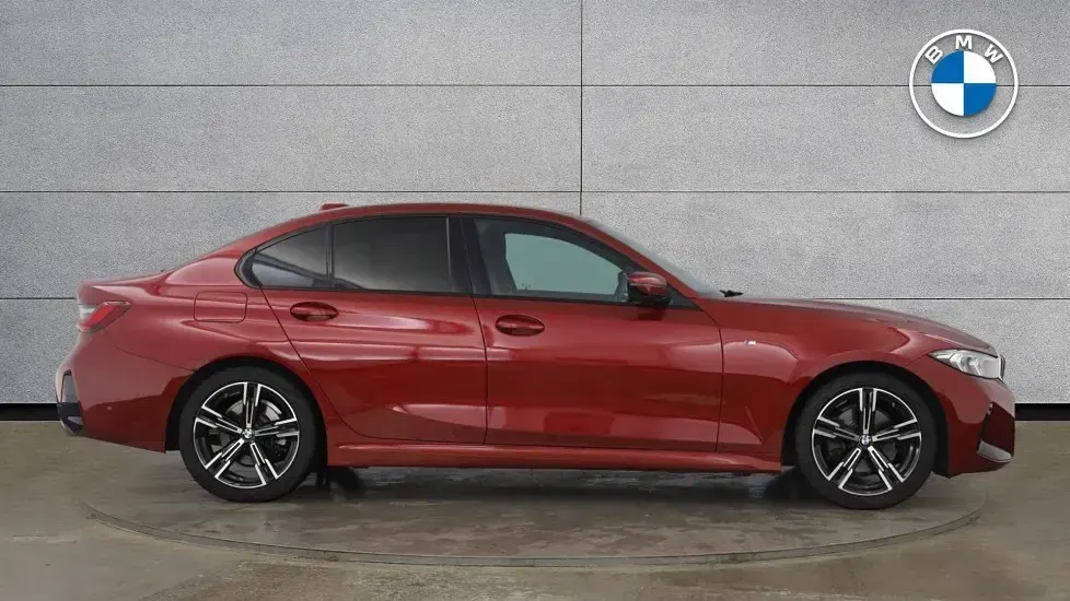 Usado BMW 320 M Sport 181 CV (133 kW) 2025 Rojo Berlina