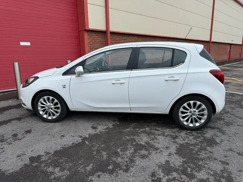 Used Vauxhall Corsa 75 HP (55 kW) 2016 White Hatchback