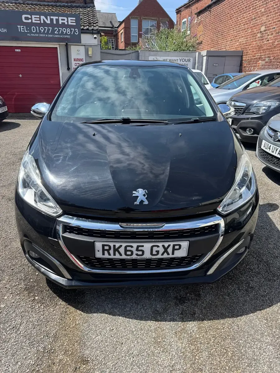 Used Peugeot 208 Allure 100 HP (73 kW) 2015 Black Hatchback