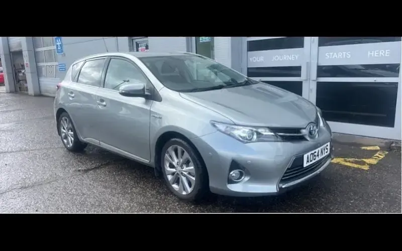 Used Toyota Auris Hybrid 136 HP (100 kW) 2014 Hatchback