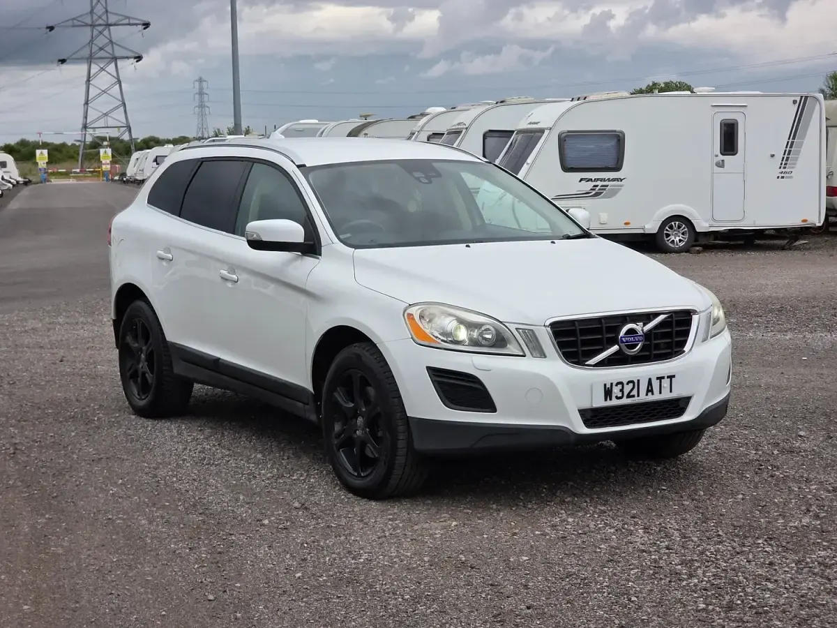 Used Volvo XC60 SE Lux 2010 White SUV
