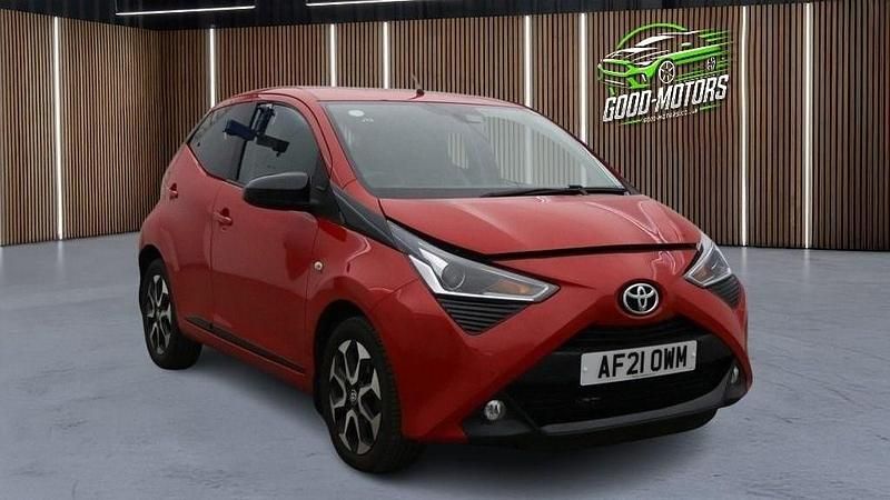 Used Toyota Aygo Trend 72 HP (52 kW) 2021 Red Hatchback