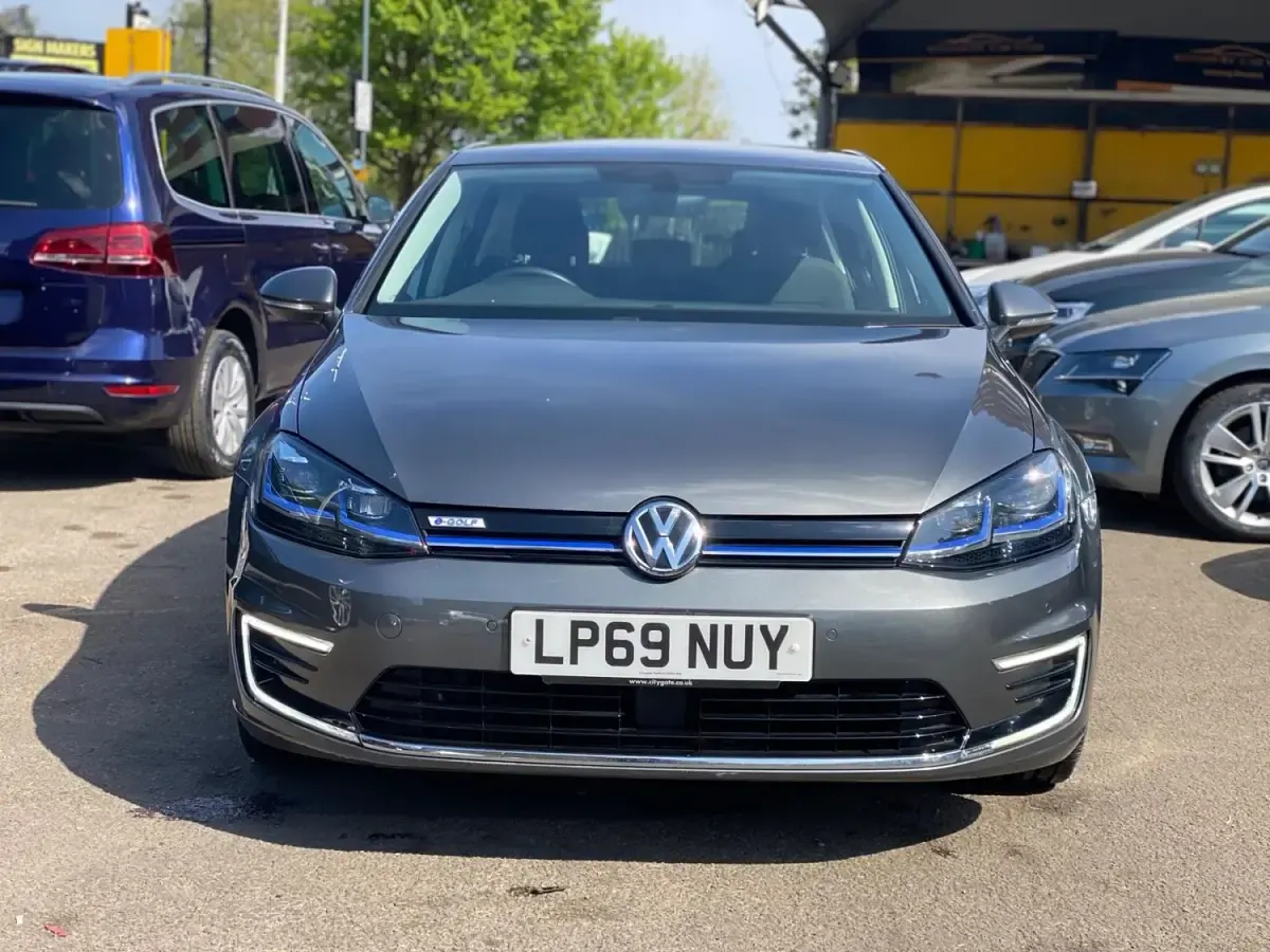 Usado VW e-Golf 99 kW (135 HP) 2020 Cinzento Citadino