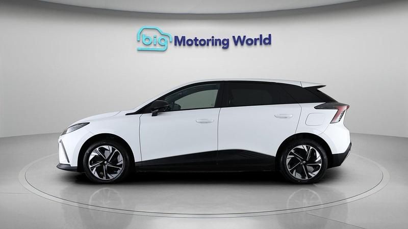 Used MG MG4 EV Trophy 2023 White Hatchback