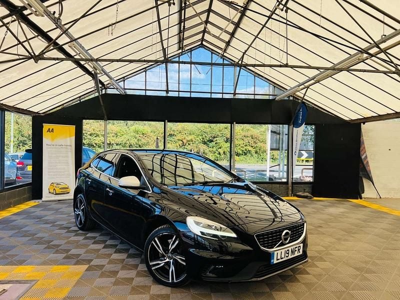 Black Used 2019 Volvo V40 R-Design Pro Estate | £12,695 (Fair price) - Image 1/4
