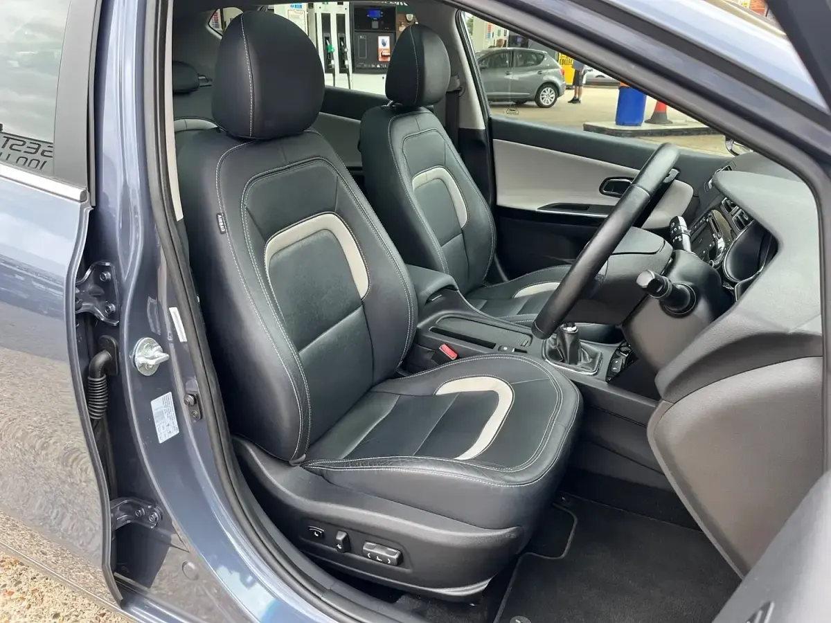 Used Kia Ceed 2015 Blue Hatchback