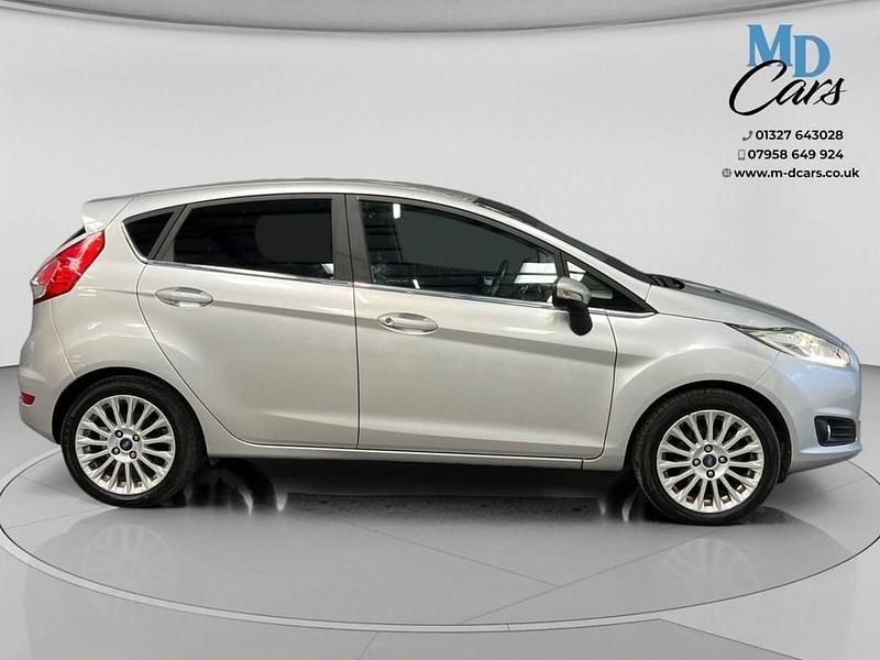 Used Ford Fiesta Titanium 100 HP (73 kW) 2013 Silver Hatchback