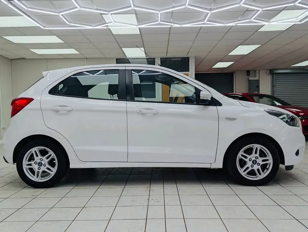 Used Ford Ka Plus Zetec 85 HP (62 kW) 2017 White Hatchback