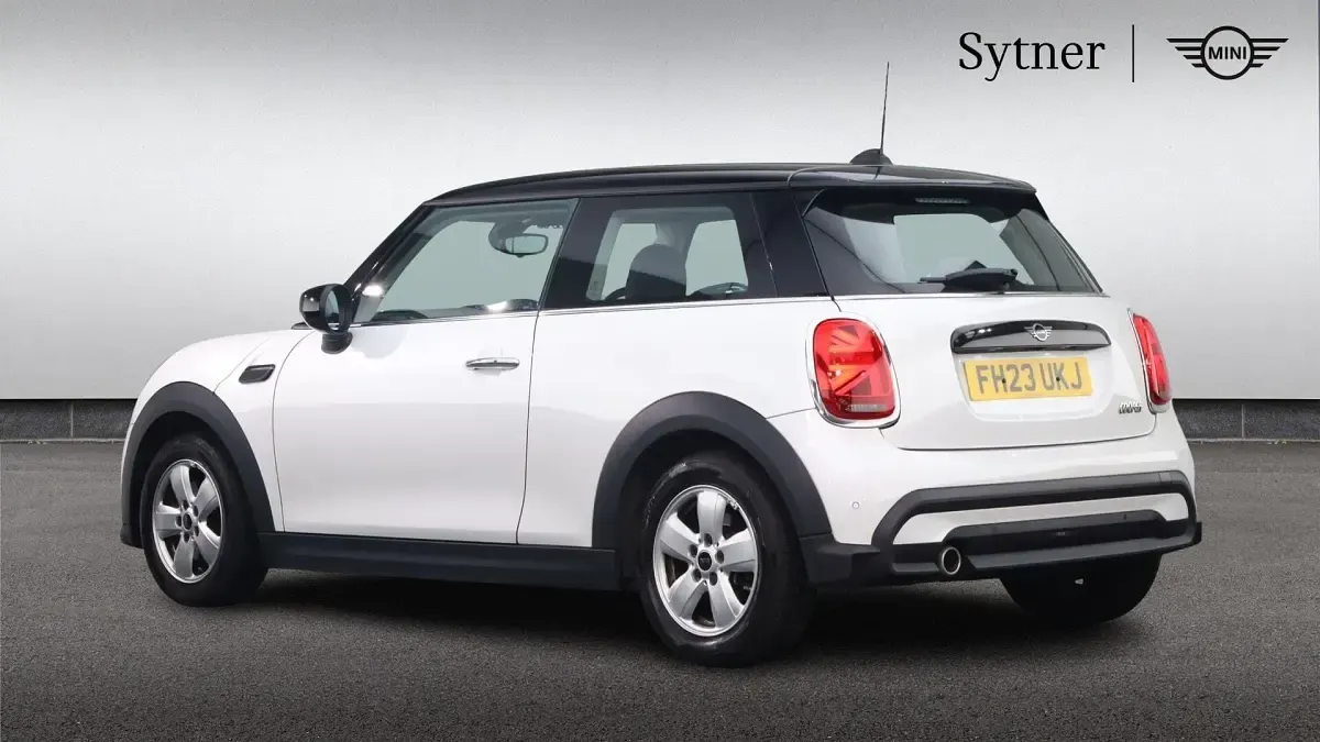 Used Mini Cooper Classic 134 HP (98 kW) 2023 White Hatchback