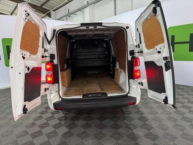 Used Vauxhall Vivaro Sportive 100 HP (73 kW) 2021 White MPV