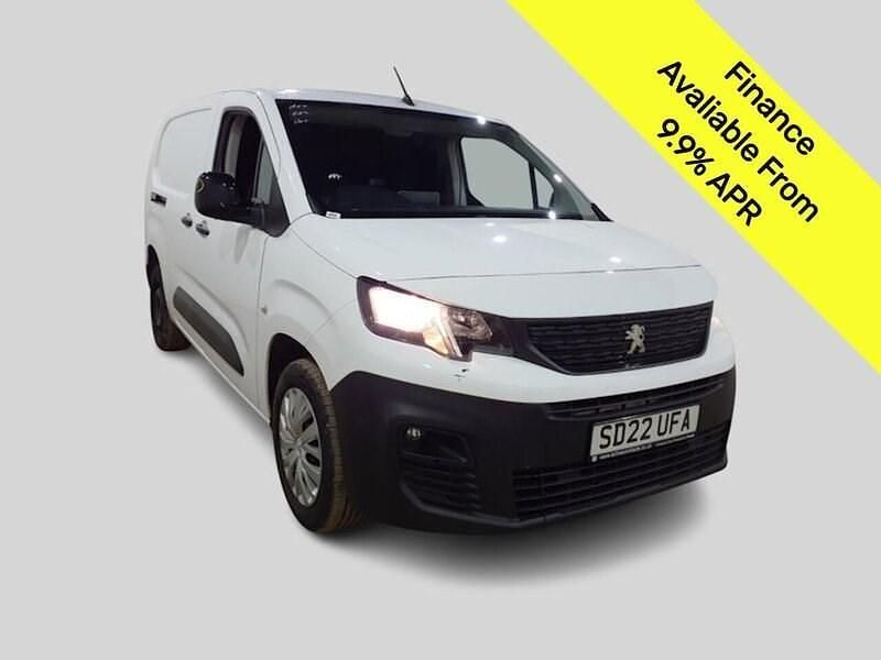 White Used 2022 Peugeot Partner Premium MPV | £7,300 (Fair price) - Image 1/3