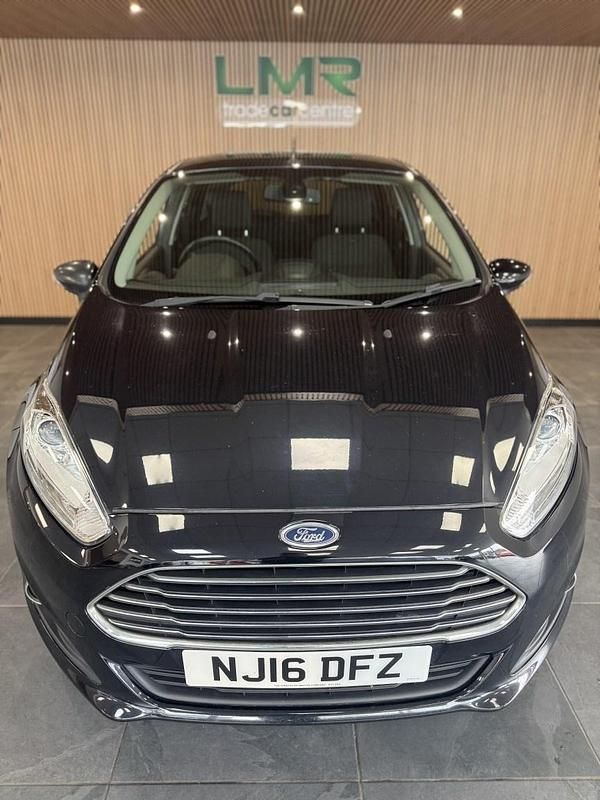 Used Ford Fiesta Titanium 95 HP (69 kW) 2016 Black Hatchback
