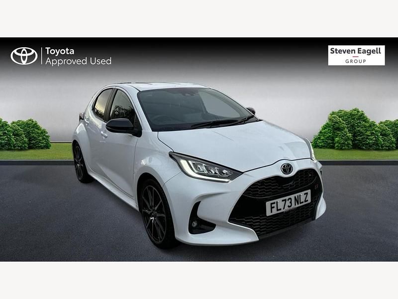 Used Toyota Yaris Hybrid Sport 116 HP (85 kW) 2023 White Hatchback