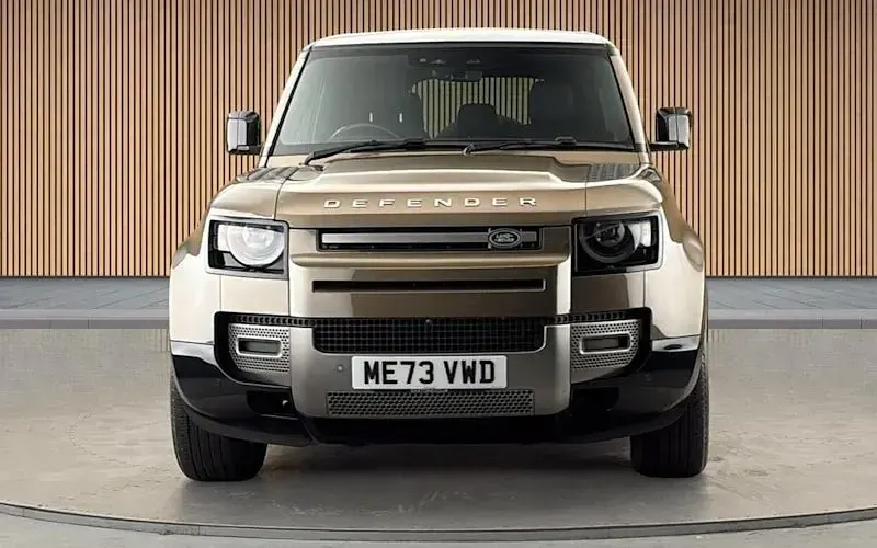 Used Land Rover Defender SE Dynamic 250 HP (183 kW) 2024 Brown SUV