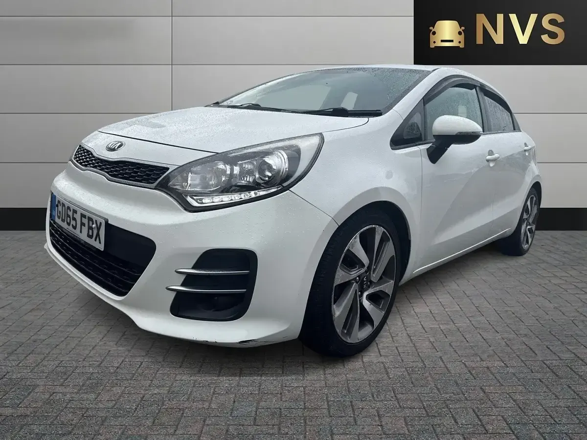 Used Kia Rio 90 HP (66 kW) 2015 White Hatchback