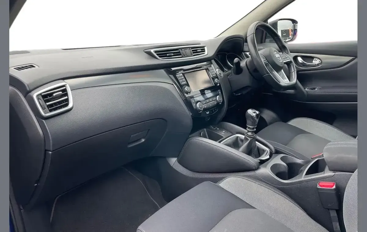 Used Nissan Qashqai N-Connecta 115 HP (84 kW) 2017 Blue SUV