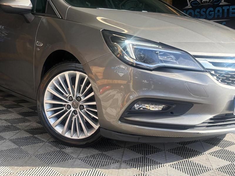 Used Vauxhall Astra Elite 150 HP (110 kW) 2017 Grey Hatchback