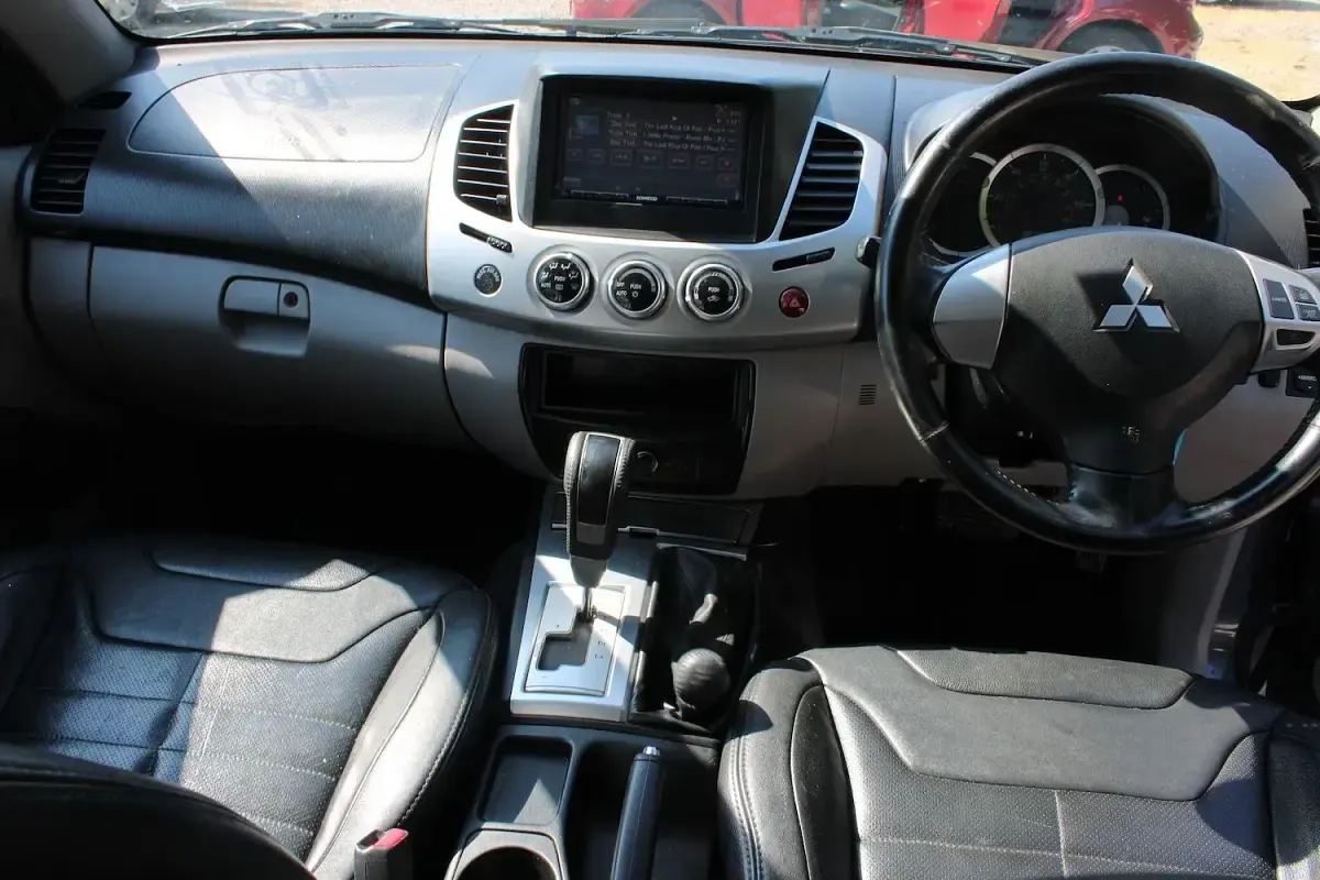Used Mitsubishi L200 178 HP (130 kW) 2010 Grey Pickup