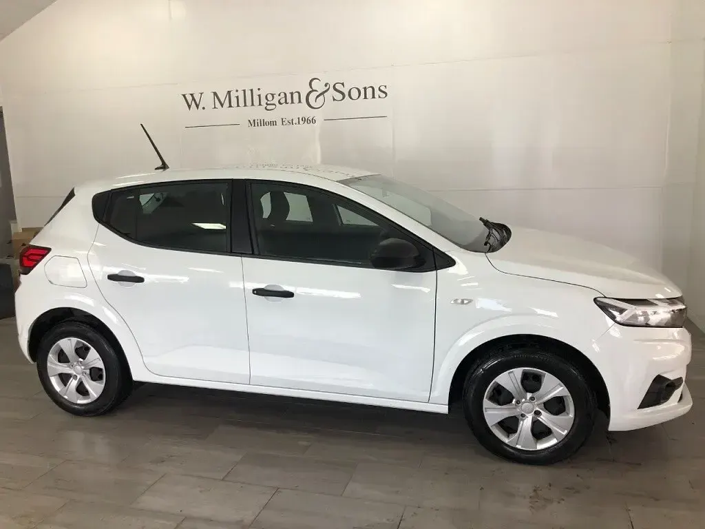 Used Dacia Sandero Essentiel 91 HP (66 kW) 2023 White Hatchback