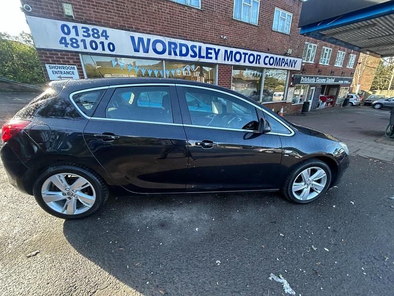 Used Vauxhall Astra SRi 2014 Metallic black Hatchback