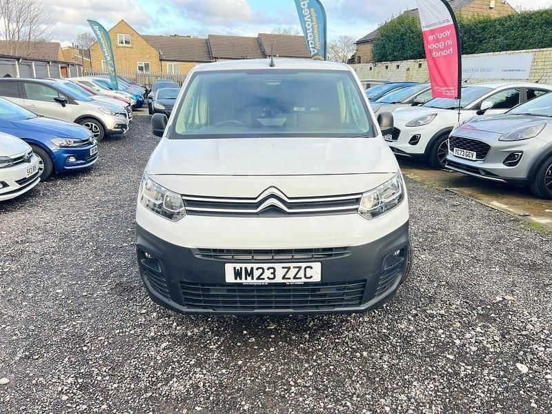 Used Citroën Berlingo 100 HP (73 kW) 2023 White MPV