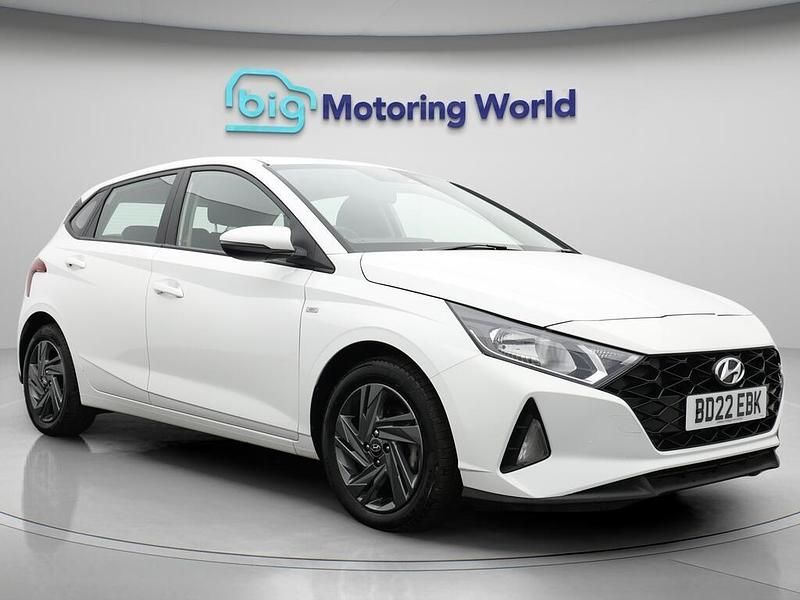 White Used 2022 Hyundai i20 SE Hatchback | £13,900 (Fair price) - Image 1/4