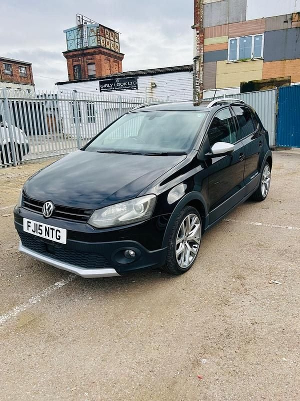 Begagnad VW Polo Cross 2015 Svart Halvkombi