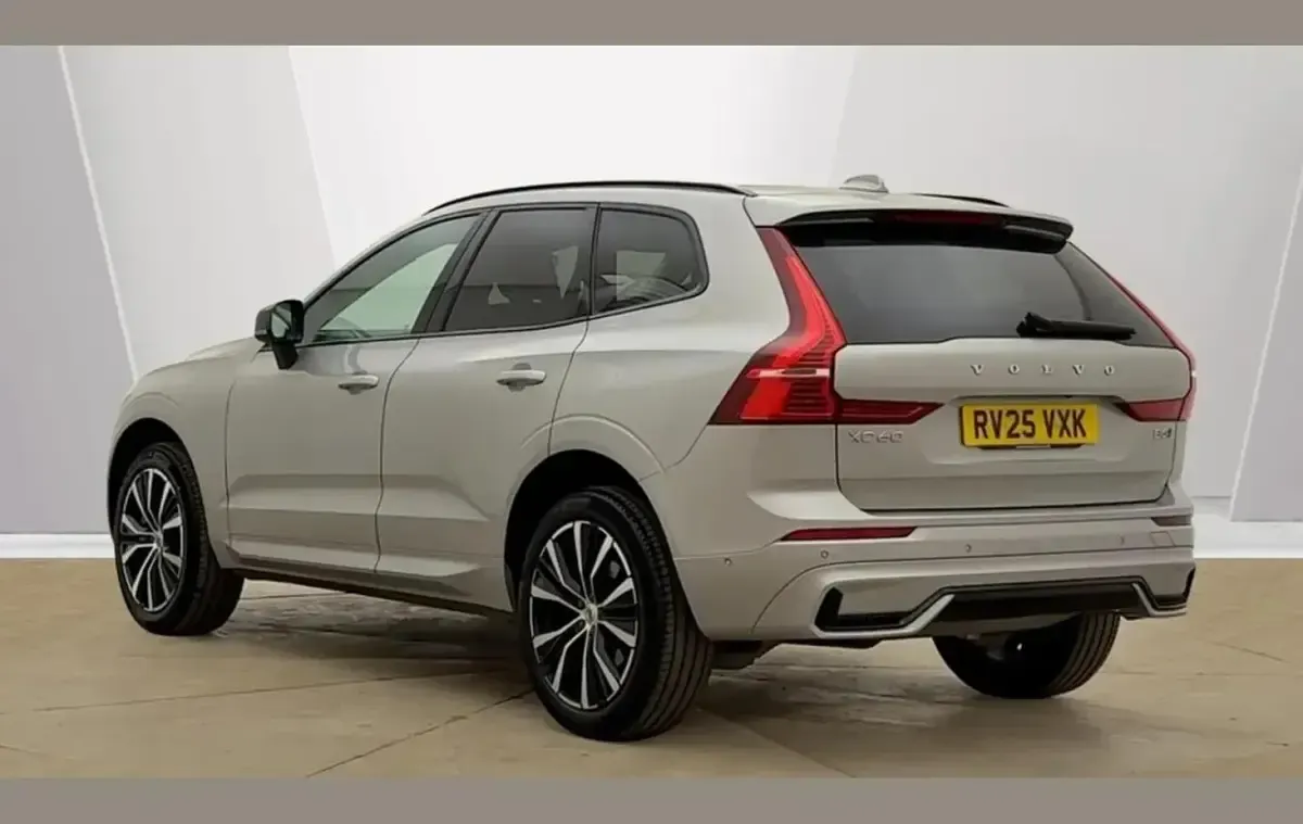 Używany Volvo XC60 Ultra 247 KM (181 kW) 2025 Srebrny SUV