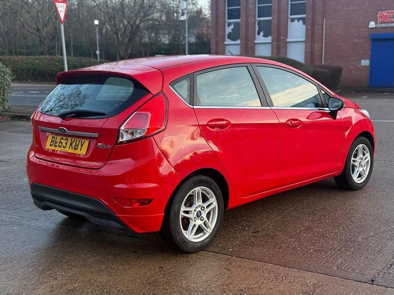 Used Ford Fiesta Zetec 82 HP (60 kW) 2014 Red Hatchback