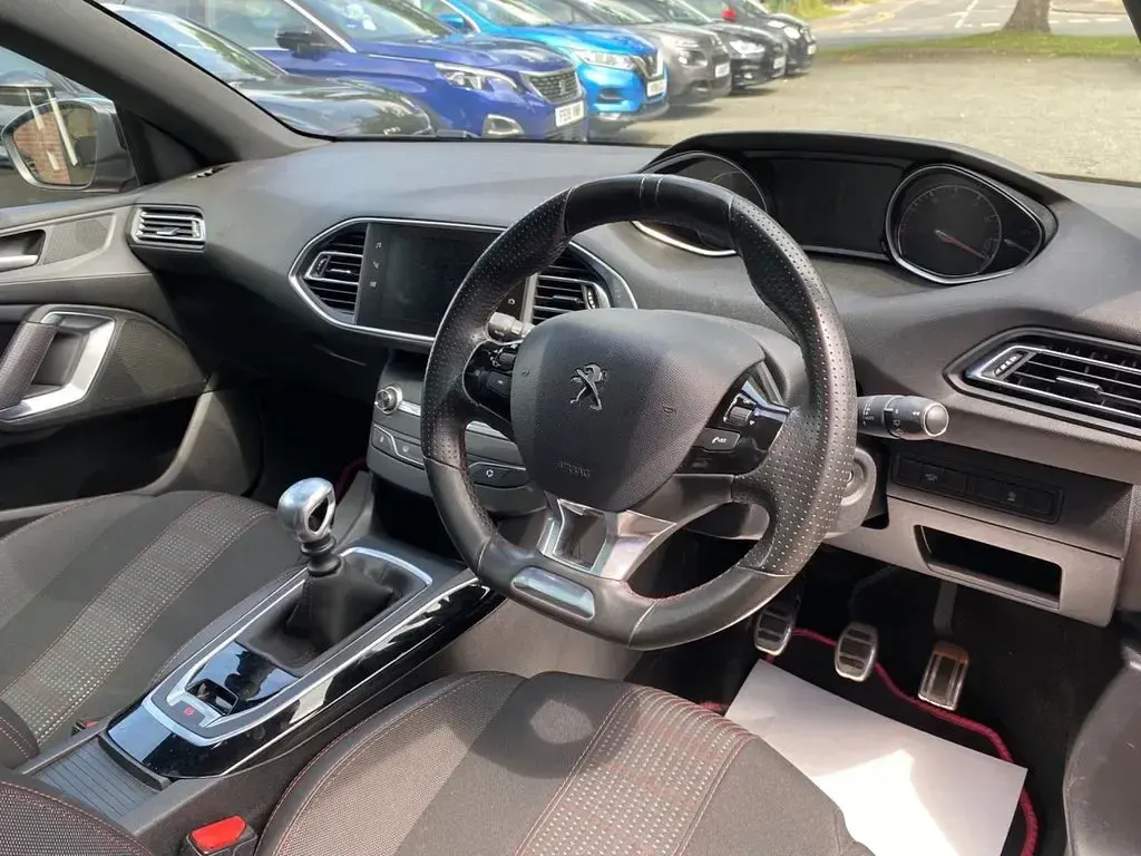 Used Peugeot 308 GT-line 130 HP (95 kW) 2018 Red Hatchback