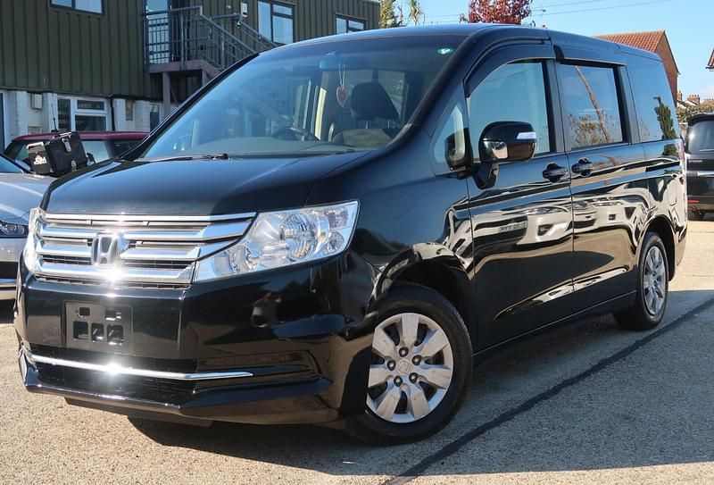 Black Used 2014 Honda Stepwgn Comfort MPV | £8,995 (Fair price) - Image 1/4