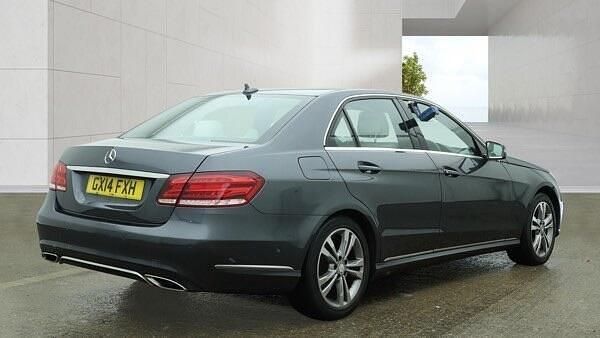 Usado Mercedes E220 SE 2014 Cinzento Sedan