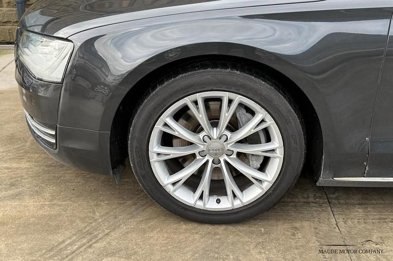Used Audi A8 Basis 350 HP (257 kW) 2010 Grey Sedan