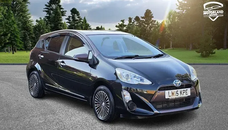 Used Toyota Yaris 100 HP (73 kW) 2015 Black Hatchback